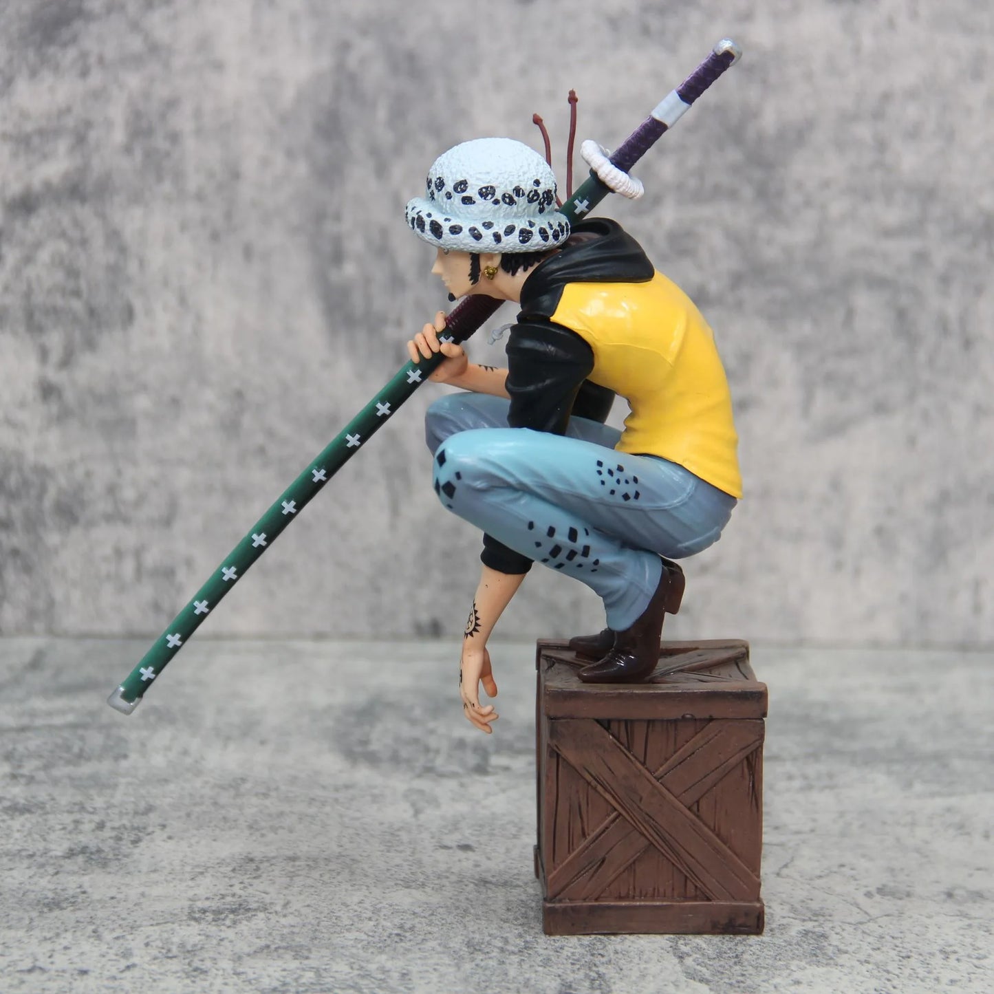 One Piece Anime Figure Squatting Trafalgar D. Water Law (21 CM)